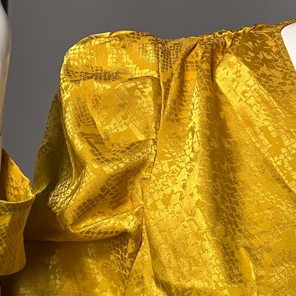 NWT WAYF Gigi yellow snake jacquard print puff sleeve top, sz Medium - Picture 4 of 8